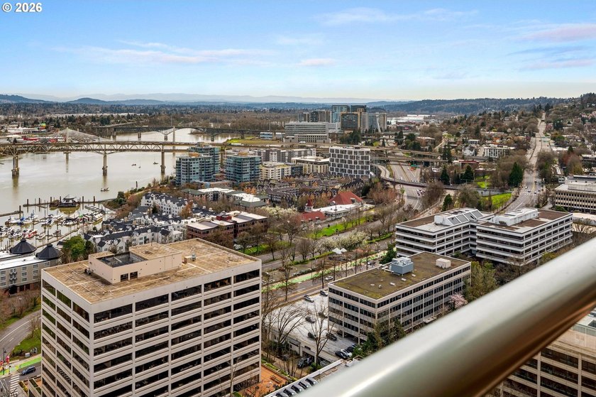 On the 24th floor of Fountain Plaza, this stunning residence - photo 22