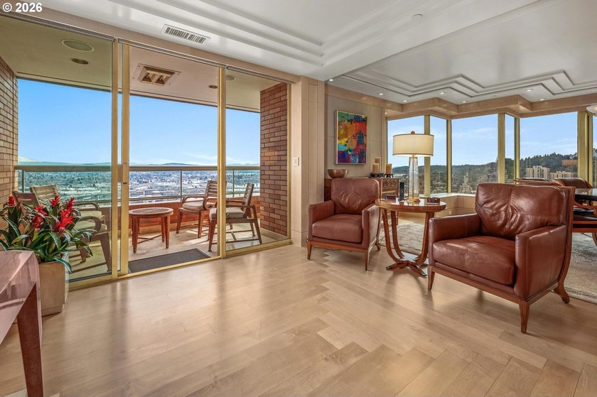 On the 24th floor of Fountain Plaza, this stunning residence - photo 23