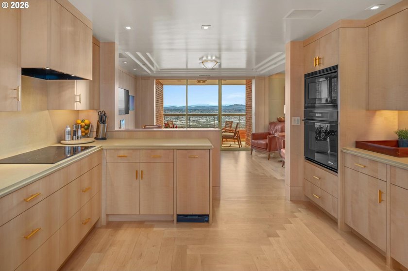 On the 24th floor of Fountain Plaza, this stunning residence - photo 24