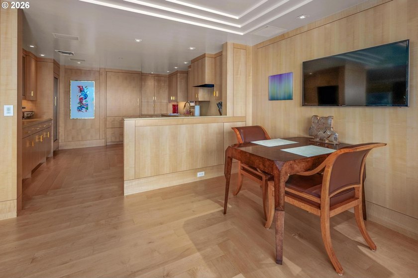 On the 24th floor of Fountain Plaza, this stunning residence - photo 25