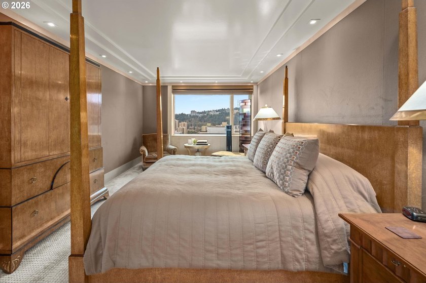 On the 24th floor of Fountain Plaza, this stunning residence - photo 29