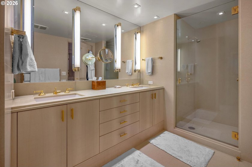 On the 24th floor of Fountain Plaza, this stunning residence - photo 33