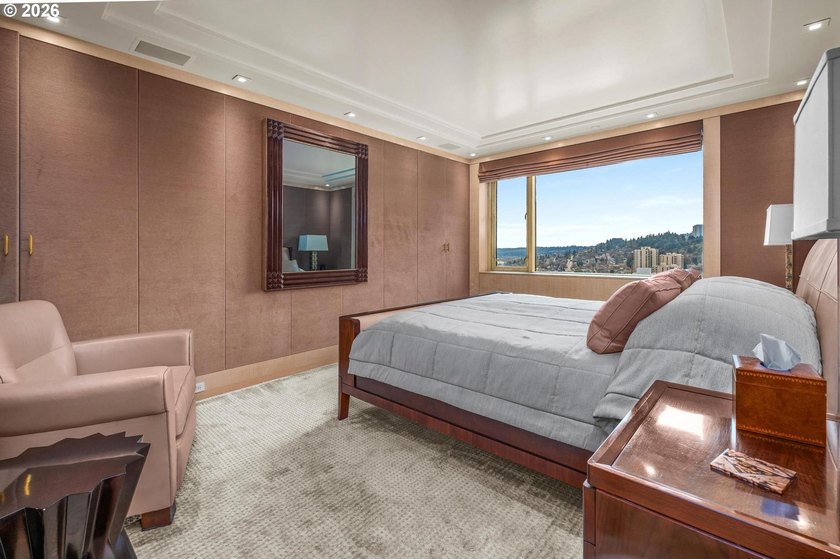 On the 24th floor of Fountain Plaza, this stunning residence - photo 34