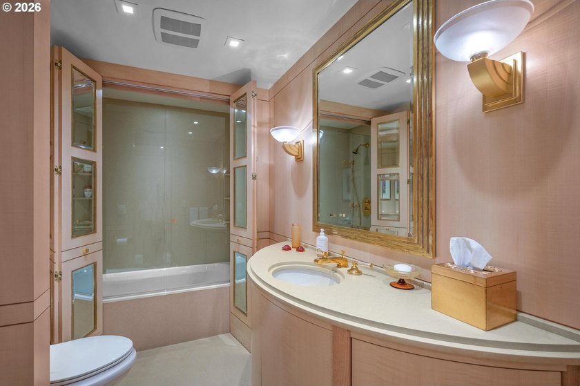 On the 24th floor of Fountain Plaza, this stunning residence - photo 36