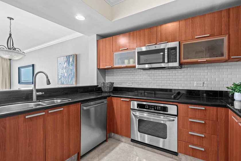 7th floor 3BR/3BA overlooking the Intracoastal, impact glass - photo 6