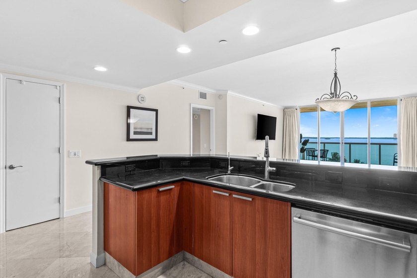 7th floor 3BR/3BA overlooking the Intracoastal, impact glass - photo 7