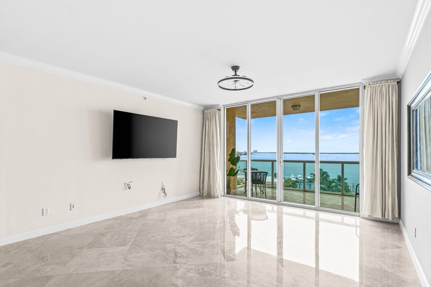 7th floor 3BR/3BA overlooking the Intracoastal, impact glass - photo 10