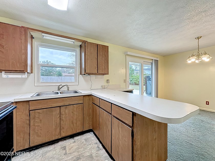 Affordable Brick Pool Home. Take a look TODAY!! This 4-bedroom - photo 9