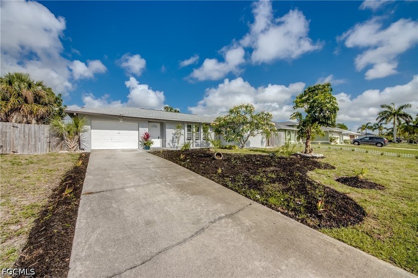 Charming 2-Bedroom Home in SE Cape Coral's Yacht Club Area - photo 2