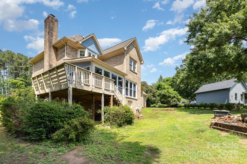 Stunning and spacious 4-bedroom, 2.5-bath home located in the - photo 25