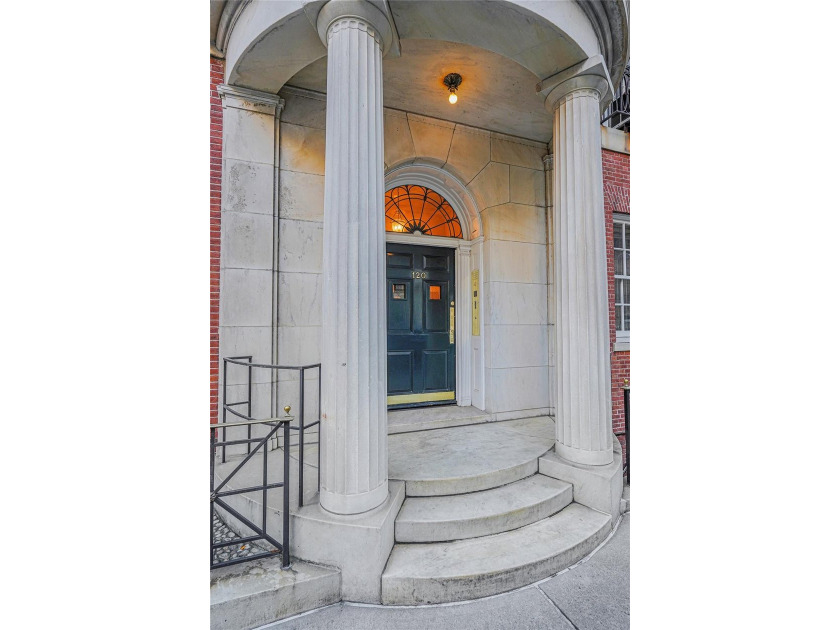 This unique office space, located on the 1st floor, offers the - photo 3