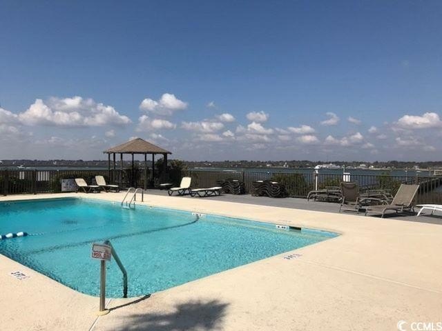 First floor 2 bedroom 1.5 bath unit fully furnished. Floating - photo 4