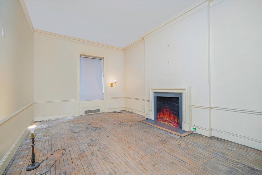 This unique office space, located on the 1st floor, offers the - photo 4