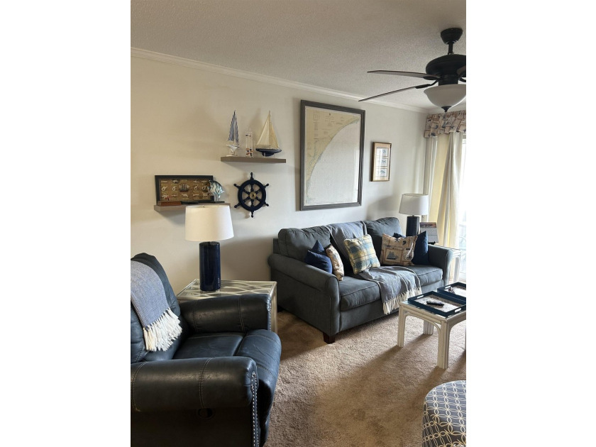 First floor 2 bedroom 1.5 bath unit fully furnished. Floating - photo 5