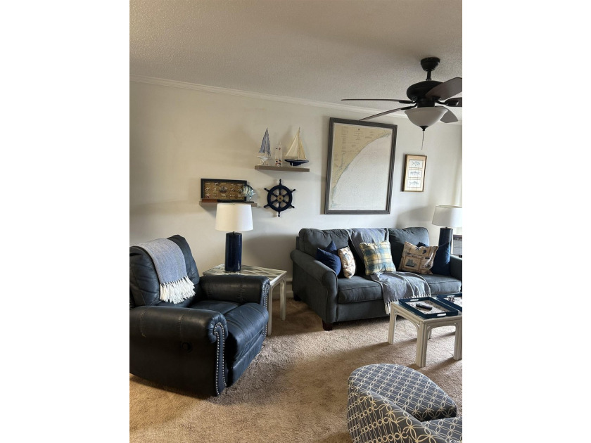 First floor 2 bedroom 1.5 bath unit fully furnished. Floating - photo 7