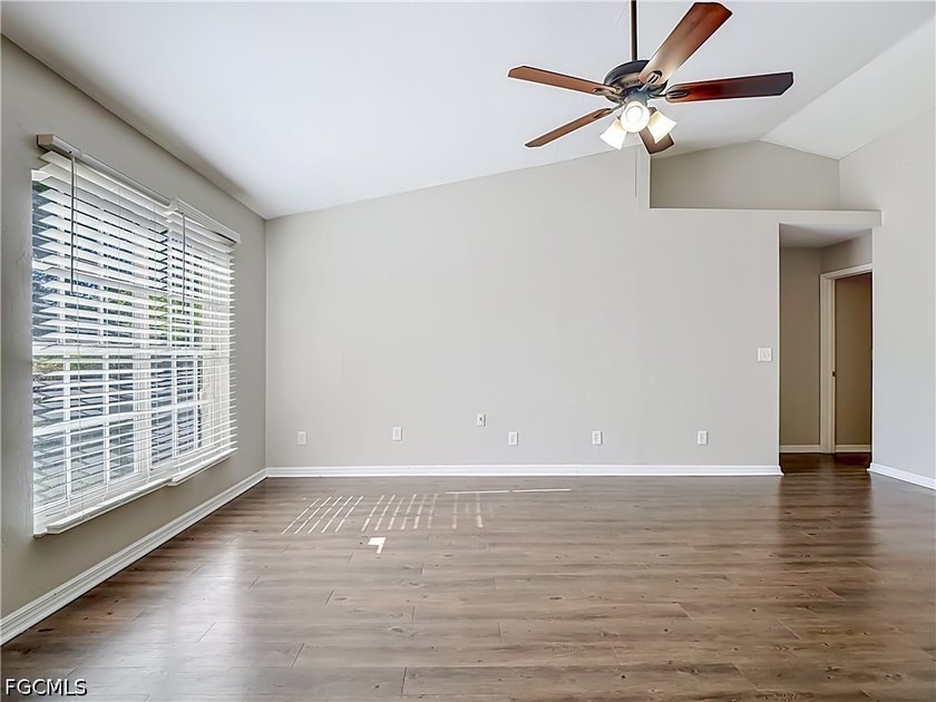 Discover this well-maintained 3-bedroom, 2-bathroom home - photo 3