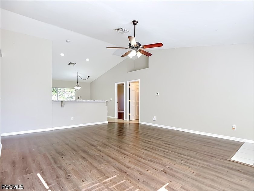 Discover this well-maintained 3-bedroom, 2-bathroom home - photo 4