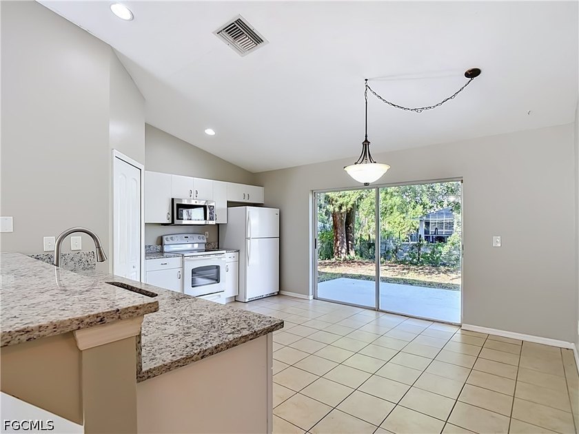 Discover this well-maintained 3-bedroom, 2-bathroom home - photo 6
