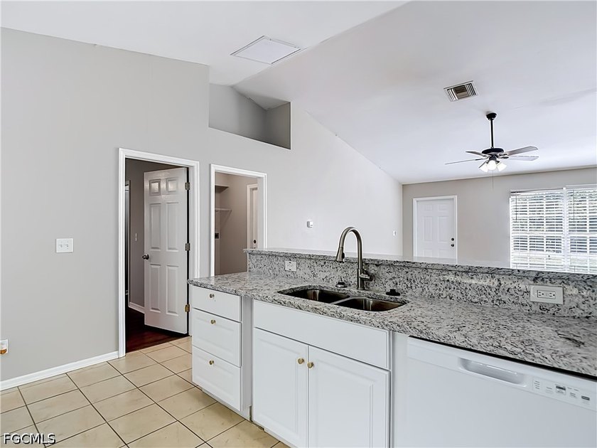 Discover this well-maintained 3-bedroom, 2-bathroom home - photo 8
