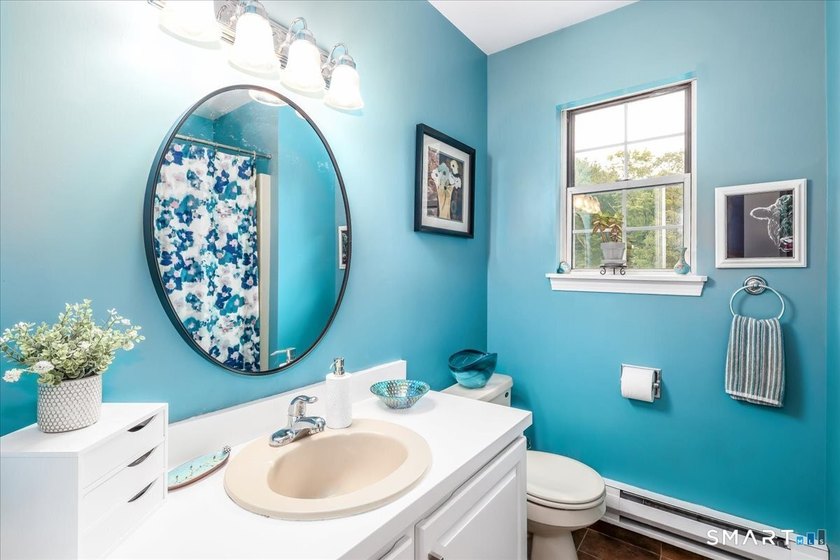 PERFECT SIZE- UPDATED-IMMACULATE! Immaculate and exceptionally - photo 14