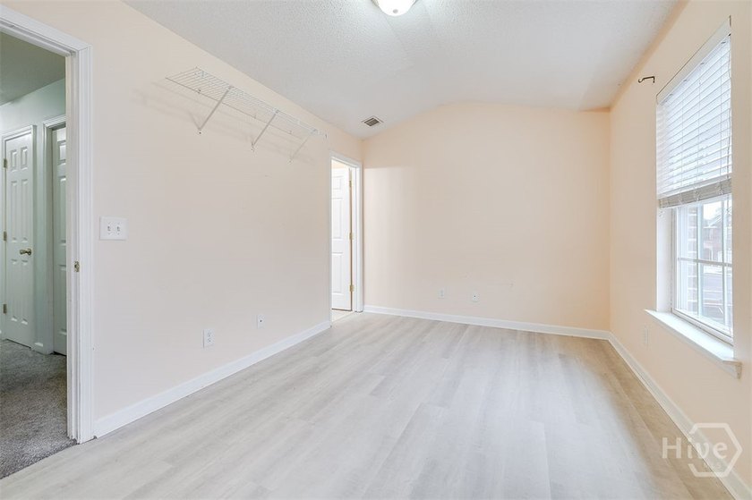 Beautiful 2BR, 2.5BA 1,348sqft 2-Story Townhome in Southside - photo 14