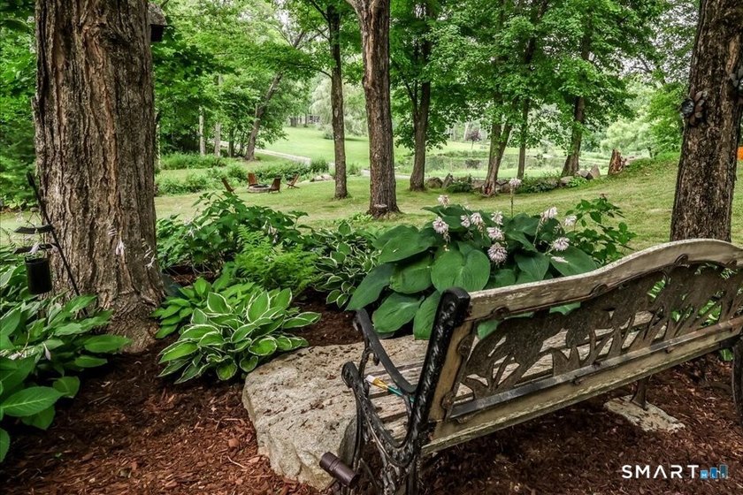 PERFECT SIZE- UPDATED-IMMACULATE! Immaculate and exceptionally - photo 31
