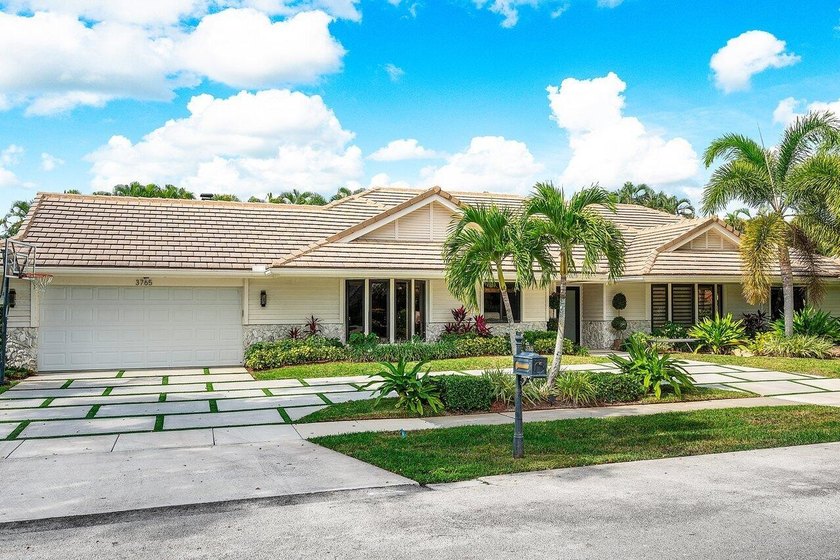 Welcome to Woodfield Hunt Club, a sought-after gated community - photo 3