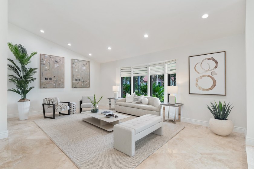Welcome to Woodfield Hunt Club, a sought-after gated community - photo 8