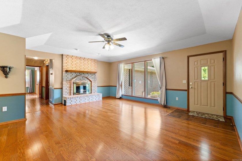 Welcome home to this beautifully maintained 3 bedroom, 2 bath - photo 7