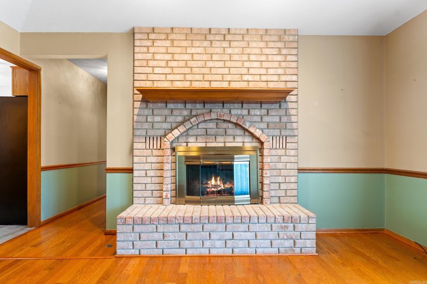 Welcome home to this beautifully maintained 3 bedroom, 2 bath - photo 8