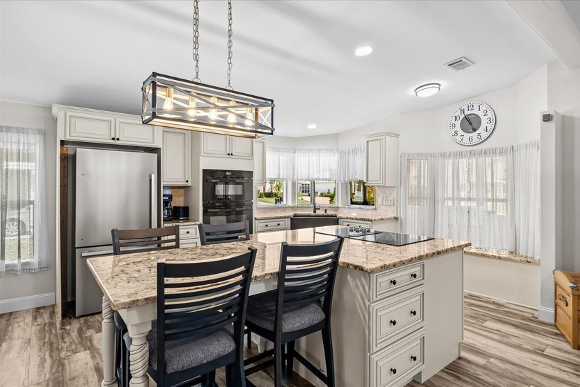 Seller is highly motivated and must sell this stunning - photo 11