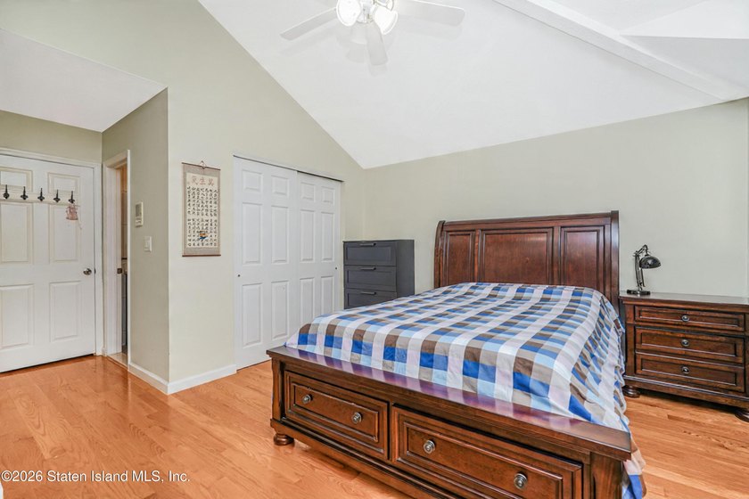 Welcome to 162 Bathgate St - Beautiful Legal 2 family Semi - photo 15