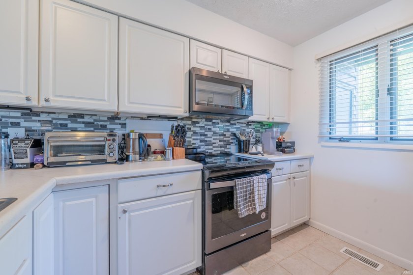 Enjoy this easily accessible first-floor Water's Edge 2-bedroom - photo 7