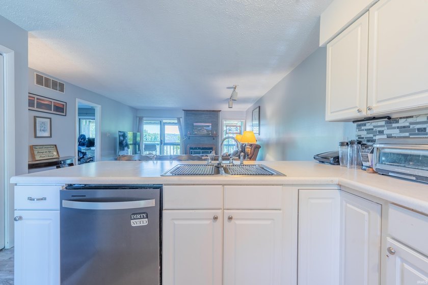 Enjoy this easily accessible first-floor Water's Edge 2-bedroom - photo 9