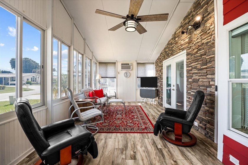 Seller is highly motivated and must sell this stunning - photo 32