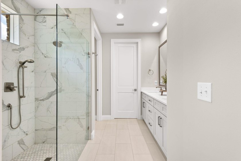 Located in one of Valparaiso's most sought-after neighborhoods - photo 38