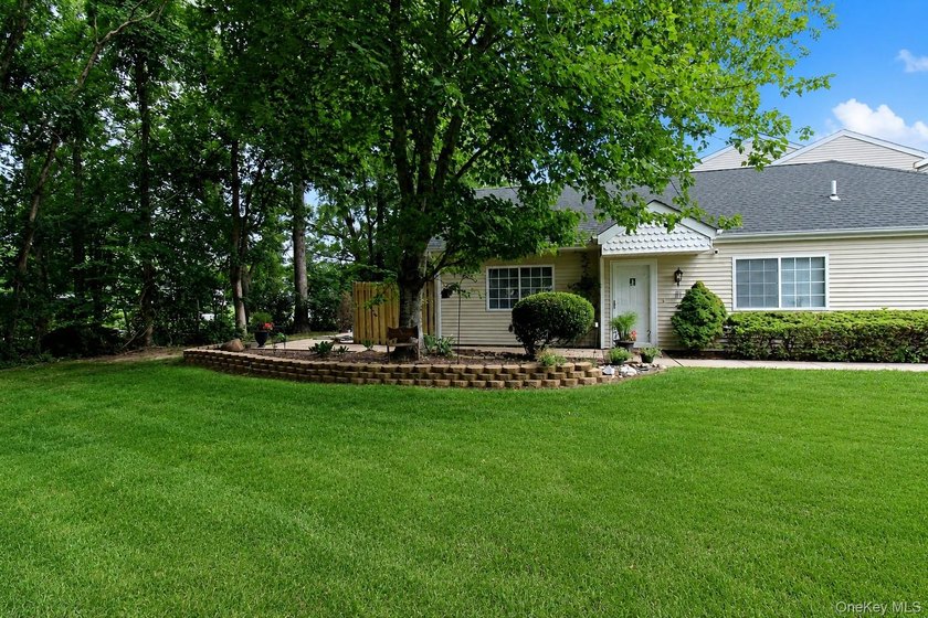 Welcome to this beautifully updated and freshly painted - photo 5