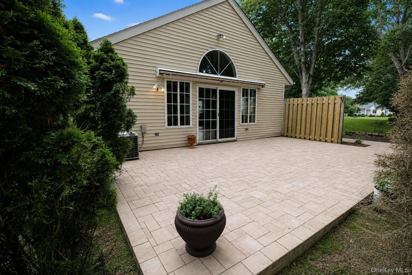 Welcome to this beautifully updated and freshly painted - photo 6