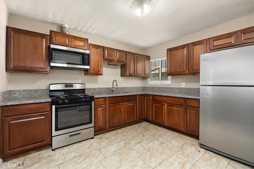Charming duplex opportunity in Long Beach featuring two - photo 8