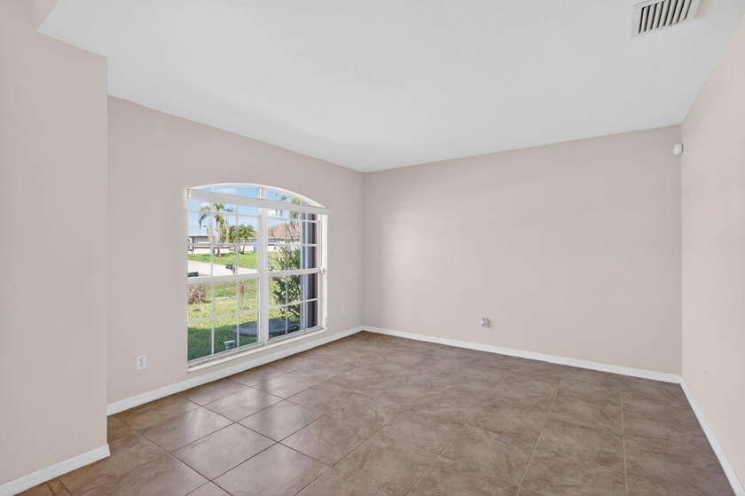 Rare find in the heart of Port St. Lucie! This solid home - photo 7