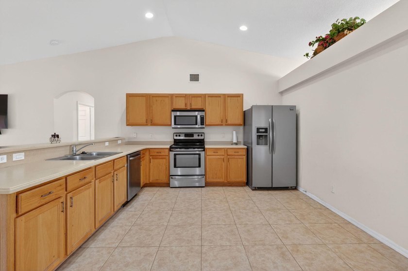 Rare find in the heart of Port St. Lucie! This solid home - photo 9