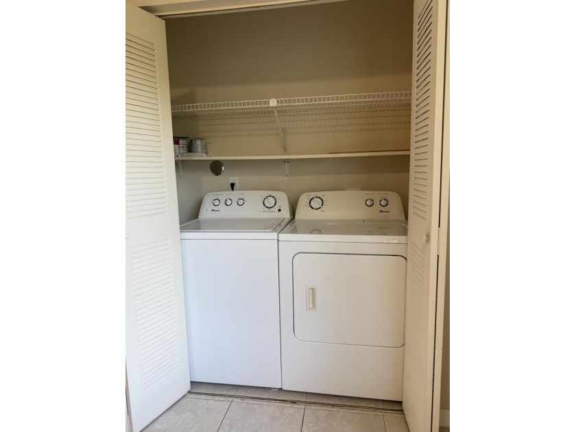 Spectacular 2BR / 2BA condo in Coral Key. This first floor unit - photo 8