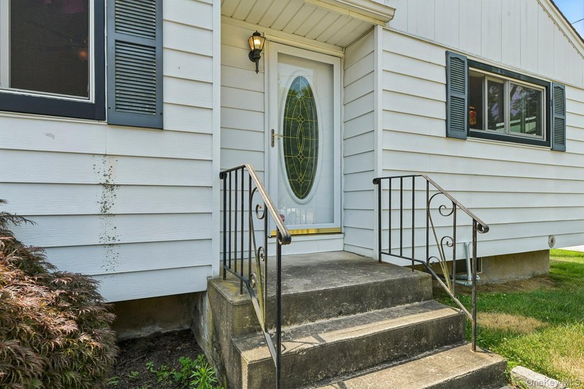 Bring your vision and unlock the potential in this 4-bedroom, 1 - photo 3