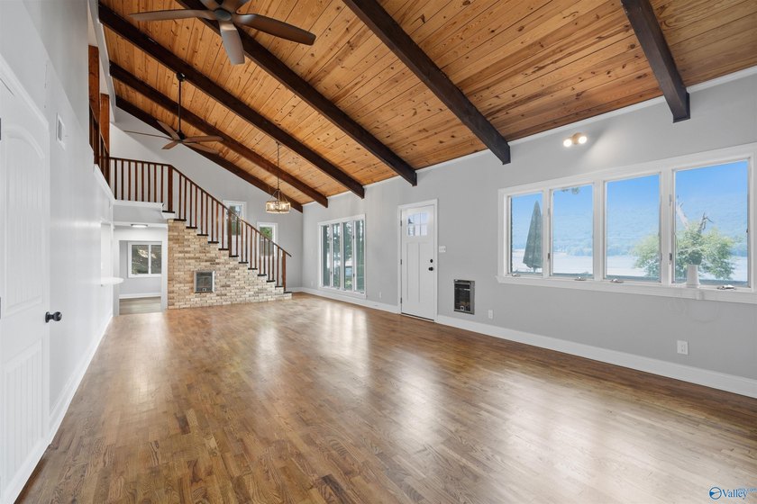 Waterfront cabin on Lake Guntersville! Completely renovated 4 - photo 2
