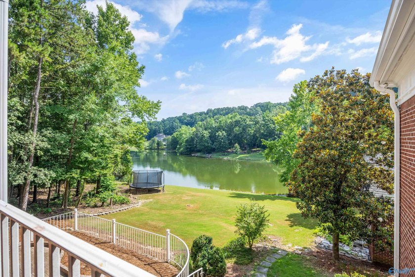 Luxurious lakefront living! You will love every square foot of - photo 3