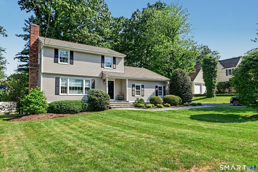 From the moment you arrive, the incredible curb appeal sets the - photo 38