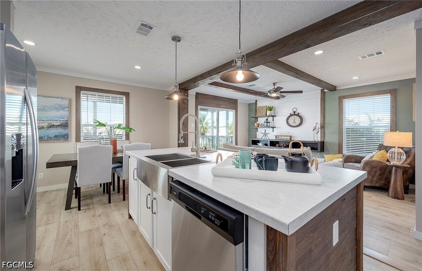 Welcome to this spacious 3-bedroom, 2-bath manufactured home - photo 3