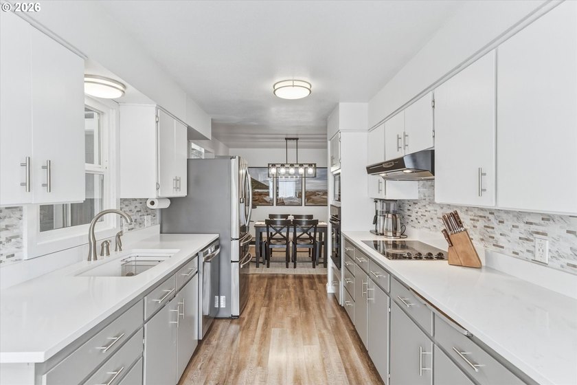 Immaculate, move-in ready cream-puff home that's been lovingly - photo 7
