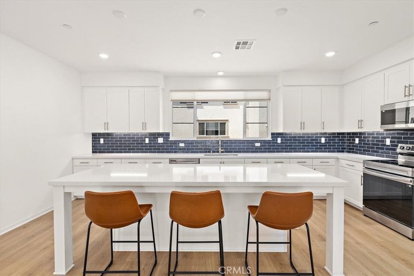 Newer Construction 3 bedroom, 2.5 Bath Spanish inspired - photo 10