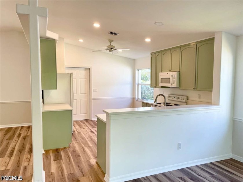 Move-in ready! Start packing for this bright and airy 3 bedroom - photo 6